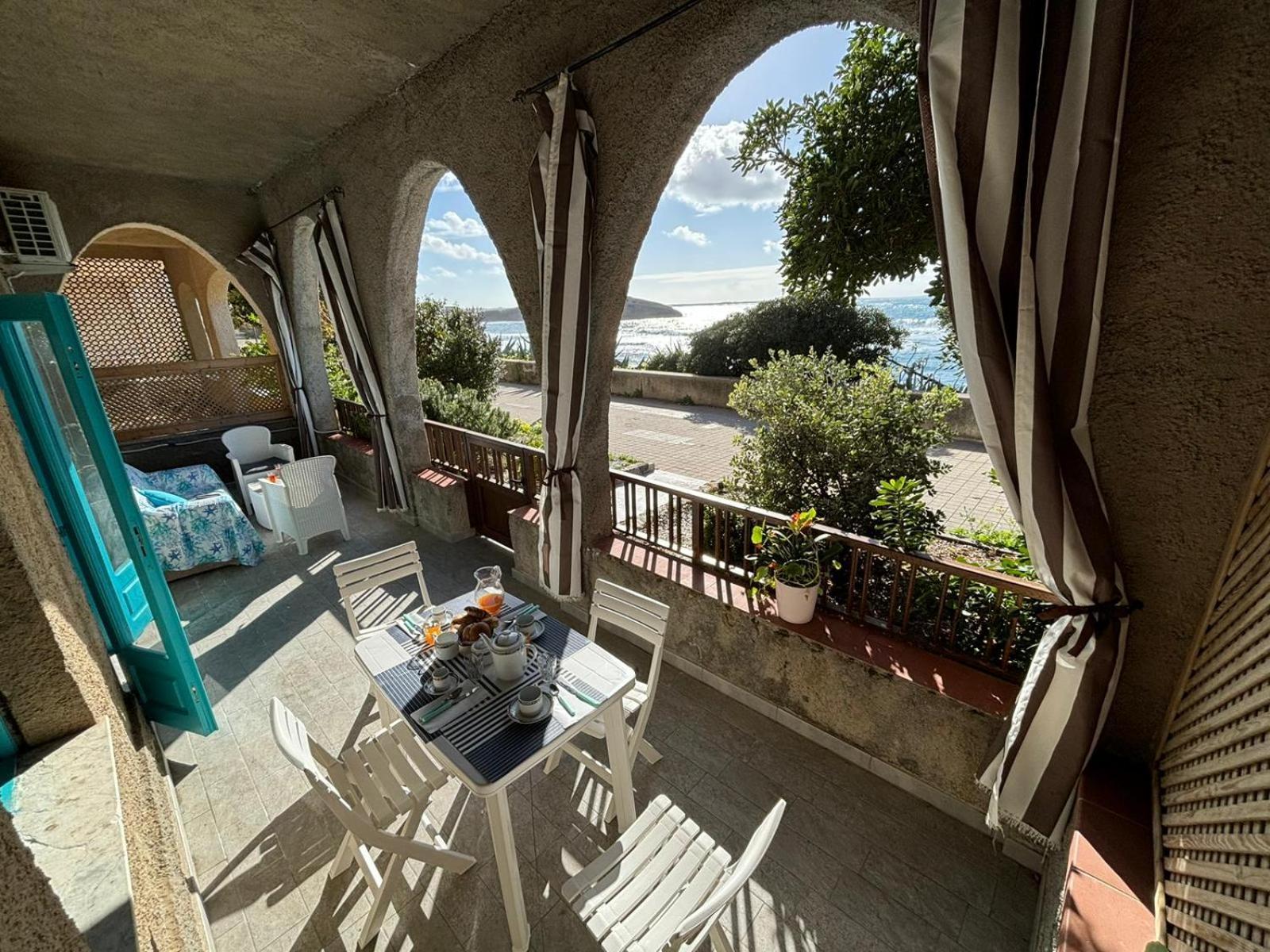 Lungomare Chess Apartment S'archittu Cuglieri Luaran gambar